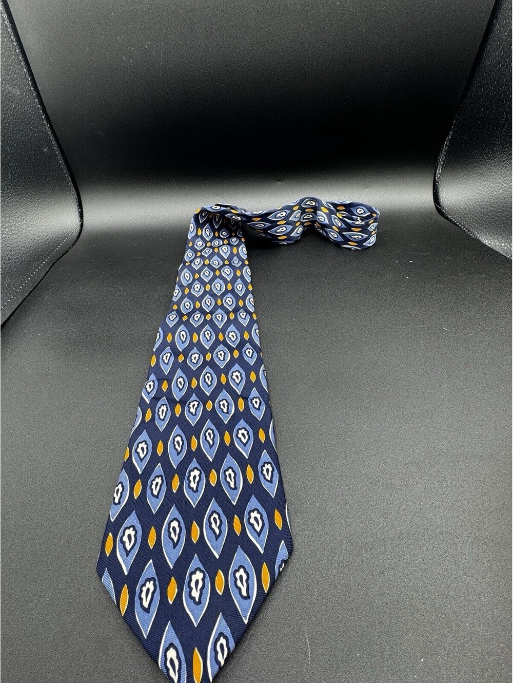 Eddie Bauer AKA Silk Necktie Navy Blue Gold Geometric Medallion Mens Tie